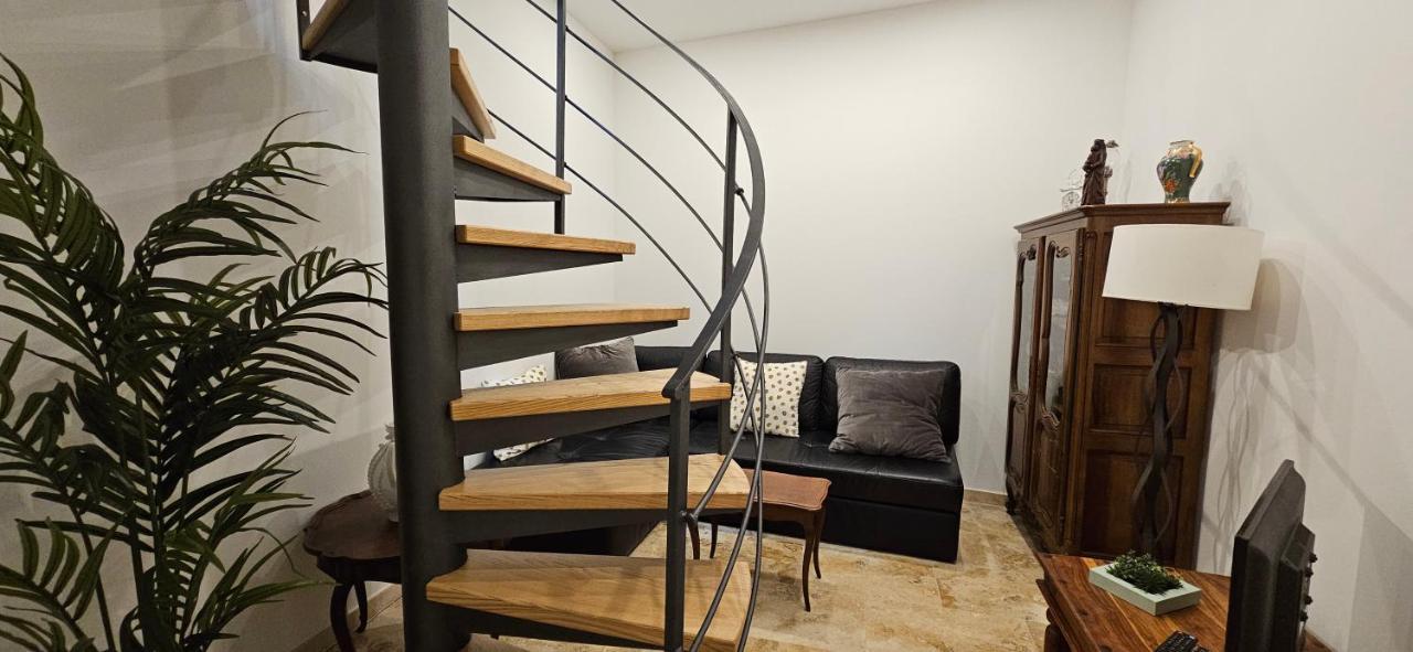 Bel & Ancien Appartement T3 Renove Dans Sartene Exterior foto