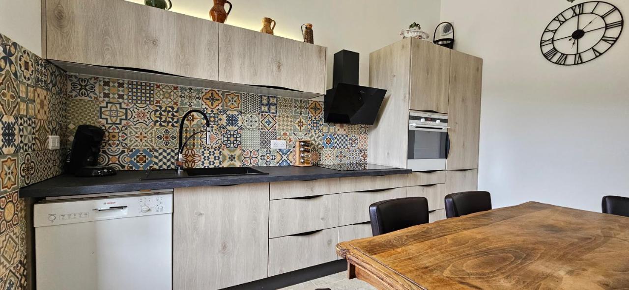 Bel & Ancien Appartement T3 Renove Dans Sartene Exterior foto